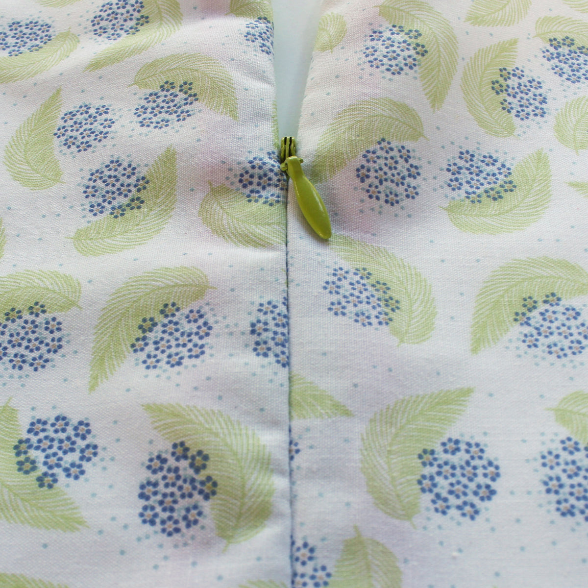 How to sew an invisible zipper